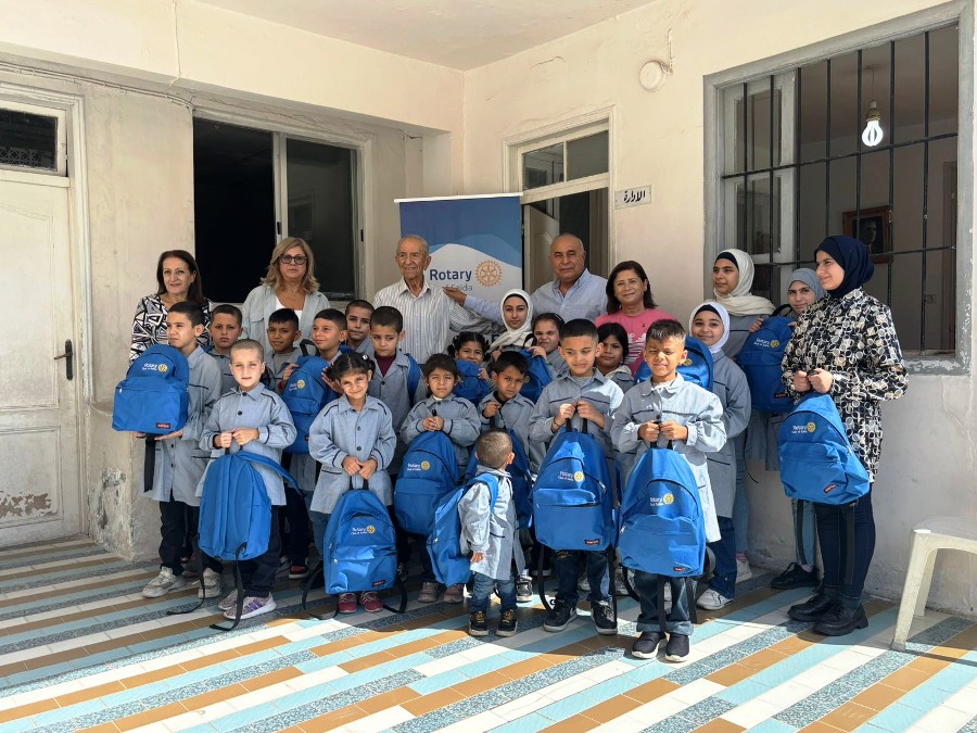 "روتاري صيدا" قدّم حقائب مدرسية وقرطاسية لطلاب مدرستي "دار اليتيم العربي" و"حولا الرسمية"