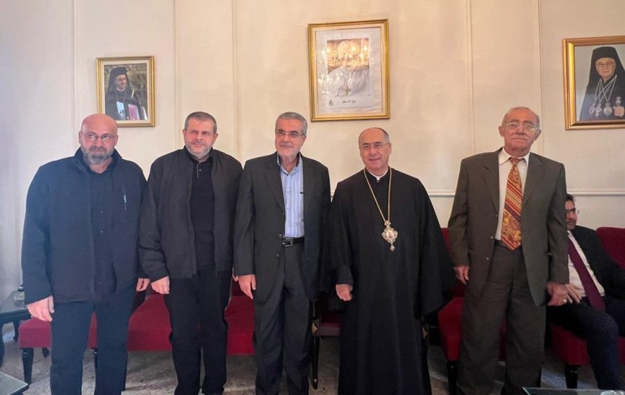وفد من "حزب الله" هنأ المرجعيات الروحية المسيحية في صيدا بالميلاد