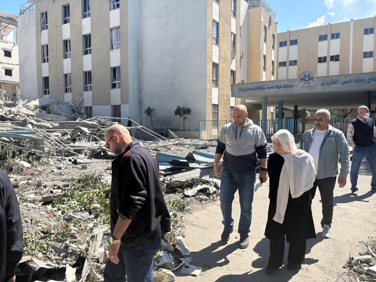 بهية الحريري تتفقد أضرار العدوان الإسرائيلي في ثانوية "البهاء"