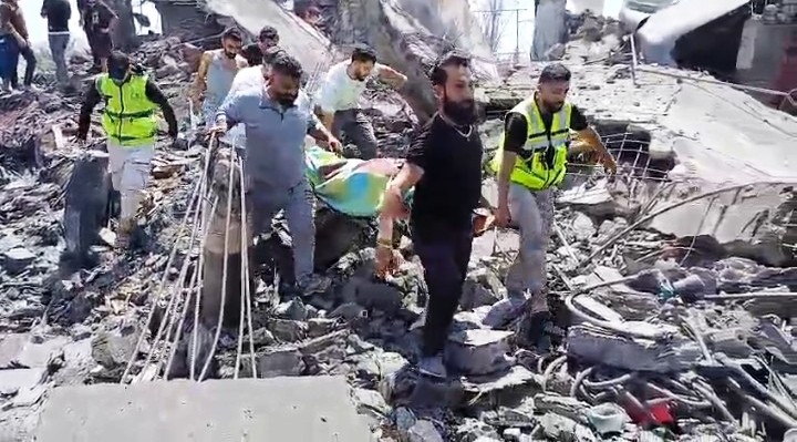 مجزرة السكسكية ...تبقى صورُ الأطفالِ والنساءِ تحتَ الركامِ شاهدةً على وحشيةِ العدوانِ
