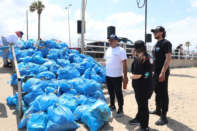 بلدية صيدا تطلق حملة لتنظيف شاطىء المدينة بعنوان 