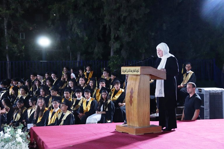 بهية الحريري في حفل تخرج طلاب ثانوية الحاج بهاء الدين الحريري : اهتزّت المباني ولم تهتز الرسالة بل ازدادت رسوخاً ووفاءً لعهدها