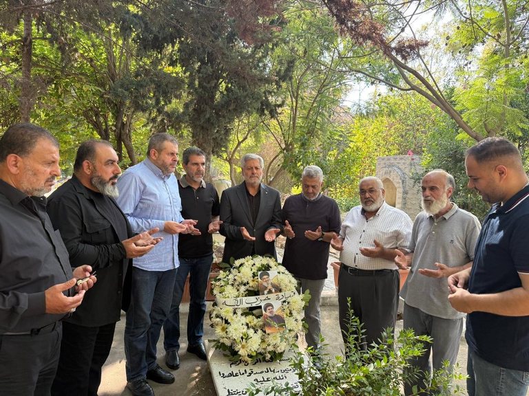 وفد من "حزب الله" زار ضريح المناضل مصطفى سعد بالذكرى الـ 24 لرحيله