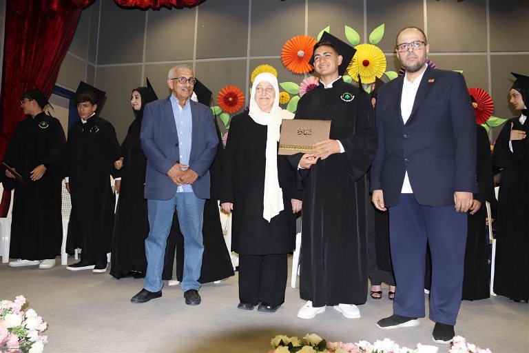 "العمانية النموذجية الرسمية" في صيدا  تحتفل بتخريج الدفعة العاشرة: 