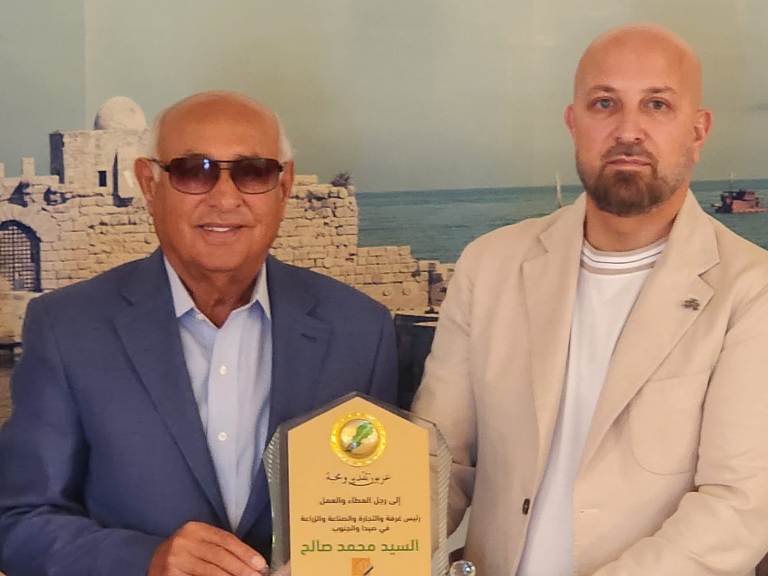 "جمعية تجار النبطية" تكرم صالح "تقديراً لجهوده ودعمه للمؤسسات الصناعية والتجارية خلال الحرب"