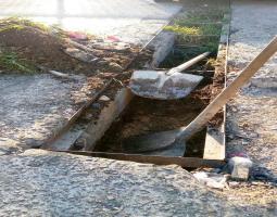 بلدية حارة صيدا تطلق حملة لتنظيف المجاري واقنية الصرف الصحي قبل هول الامطار .
