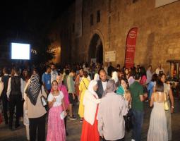 غي مانوكيان يختتم مهرجانات صيف لبنان في مدينة صيدا بحفل احياه في خان الافرنج