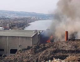 اندلاع حريق باطنان من القمامة  داخل وفي محيط معمل النفايات في صيدا