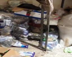 طن ونصف من المقبلات الغذائية ونصف طن من الحبوب و325 كلغ  من الزعتر منتهية الصلاحية