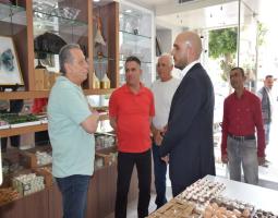 الصيدلي عمر مرجان خلال جولته الأولى في سوق صيدا: "صيدا بدها ونحنا قدها"