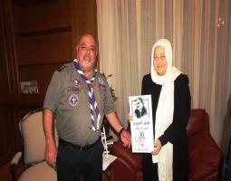 لافتات كبيرة تحمل صورتين لرفيق الحريري الطفل ورجل الدولة بعنوان "انسان من لبنان"