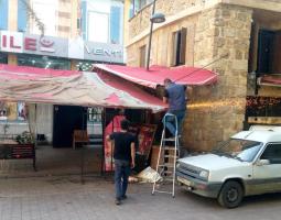 ازالة المخالفات والتعديات عن الارصفة في السوق التجاري لمدينة صيدا