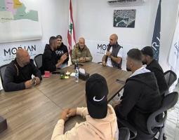 مرجان يلتقي أصحاب بسطات السمك في صيدا بعد الإشكال الذي وقع بينهم وبين شرطة البلدية.