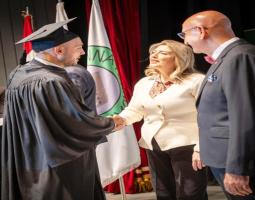 شهادة في إدارة البلديات للصيدلي عمر مرجان من الجامعة اللبنانية الأميركية (LAU)