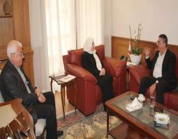 الحريري تتابع مع المحافظ ضو ورؤساء بلديات صيدا وجزين ومنطقتها مشكلة النفايات