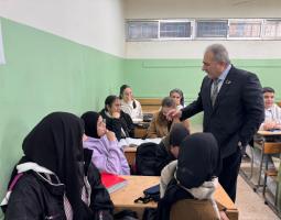 زيارة تحمل أكثر من معنى: السفير الفلسطيني يدعم صمود التعليم في المخيمات