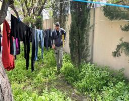 من حقول التبغ إلى أروقة 