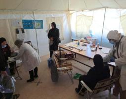 "العيادة النقالة" في "جمعية المواساة" تواصل مهامها الطبية لخدمة النازحين في صيدا