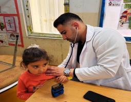 العيادة النقالة ل"مؤسسة معروف سعد".. رسالة انسانية تخفّف الألم وتمنح الأمل للنازحين