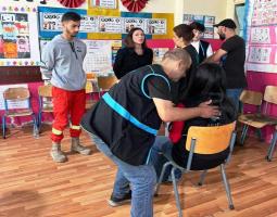 دورة تدريبية في الإسعافات الأولية للمتطوعين في مراكز إيواء النازحين في صيدا