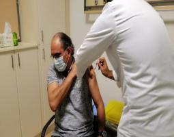 ...في "المستشفى التركي" 180" مواطن تلقوا اللقاح حتى عصر اليوم السبت.