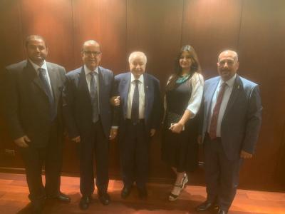وفد من