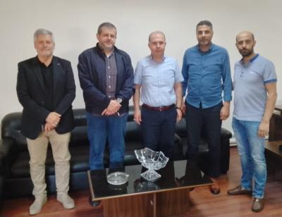 وفد من