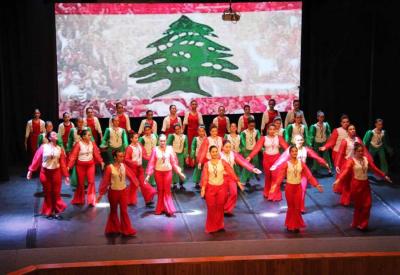 'ويبقى لبنان' عرض مسرحي استعراضي لناديي الدراما والرقص في ثانوية رفيق الحريري