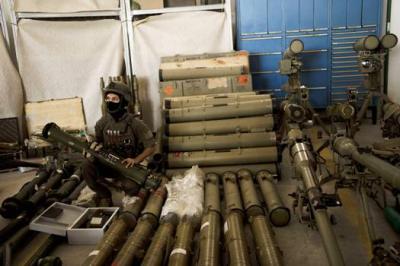 «حزب الله» يخضع لـ«مراجعة استراتيجية» ويرسل إشارات متضاربة حول سلاحه