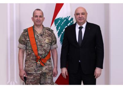 الجلسة التشريعية تطلق العنان للانقسام الانتخابي عون يكرّم قائد الجيش واللقاء وسلام