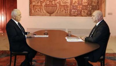 عشرات الغارات العنيفة على