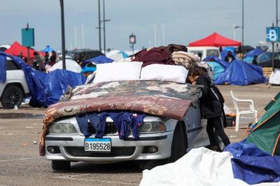 دخول اتصالات وقف النار «في إجازة مفتوحة» يُقلق اللبنانيين..لماذا يعطي بري أولوية لإيواء النازحين وتوفير احتياجاتهم؟