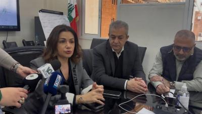 الوزيرة السيّد تتفقد غرفة عمليات محافظة الجنوب: الدولة الى جانب النازحين وملتزمة تامين احتياجاتهم