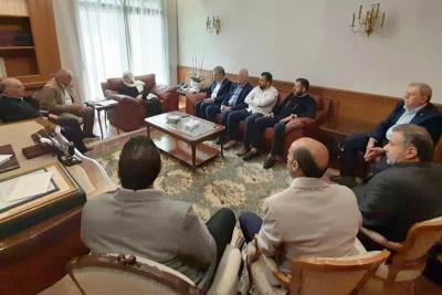 الحريري تتابع مع وفد