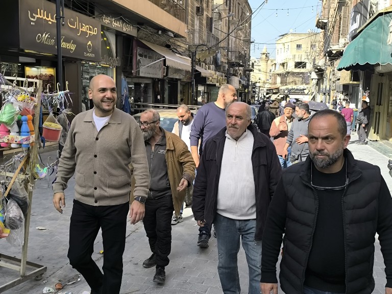 الصيدلي عمر مرجان يستهل نشاطه الانتخابي بجولة في السوق التجاري لمدينة صيدا