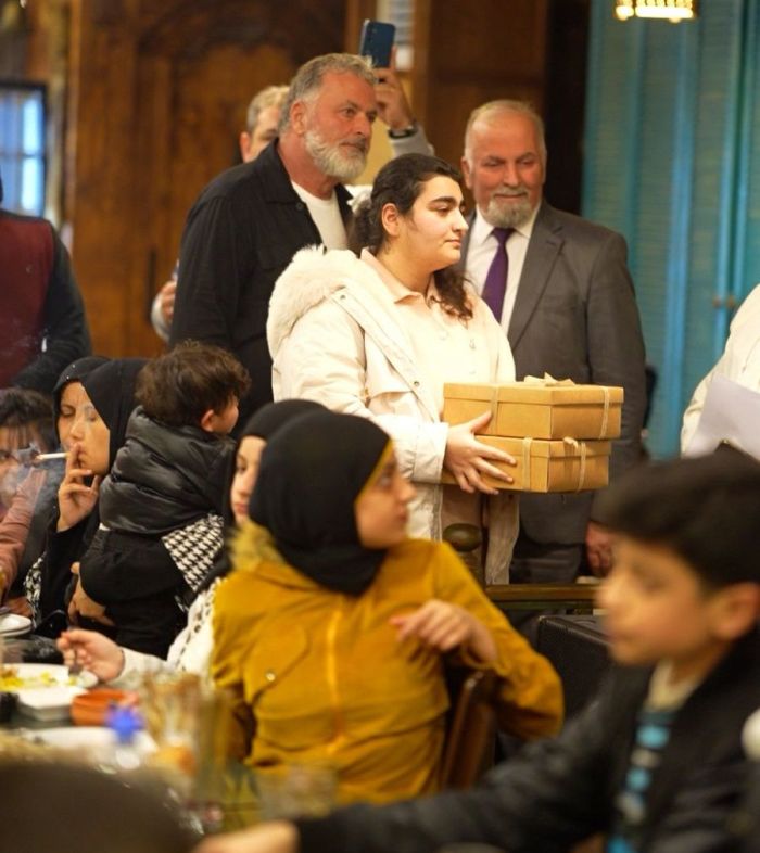 "مطعم المختار" يكرّم ذوي الاحتياجات الخاصة وعائلات متعففة بمناسبة "شهر رمضان" و"زمن الصوم"