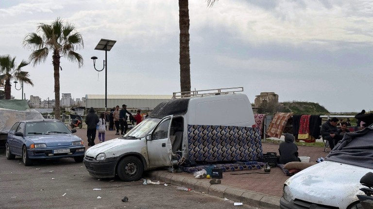 الرئيس بري يتصل بالنائب سعد ويبلغه عن تأمين مركزين لاستقبال النازحين المتواجدين على كورنيش صيدا البحري