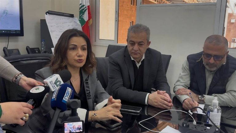 الوزيرة السيّد تتفقد غرفة عمليات محافظة الجنوب: الدولة الى جانب النازحين وملتزمة تامين احتياجاتهم