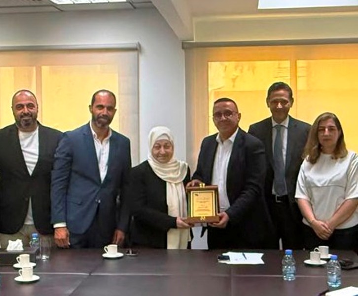 الحريري تلتقي قطاع النقابات العمالية : خيارنا التمسك بمشروع بناء الدولة ومؤسساتها